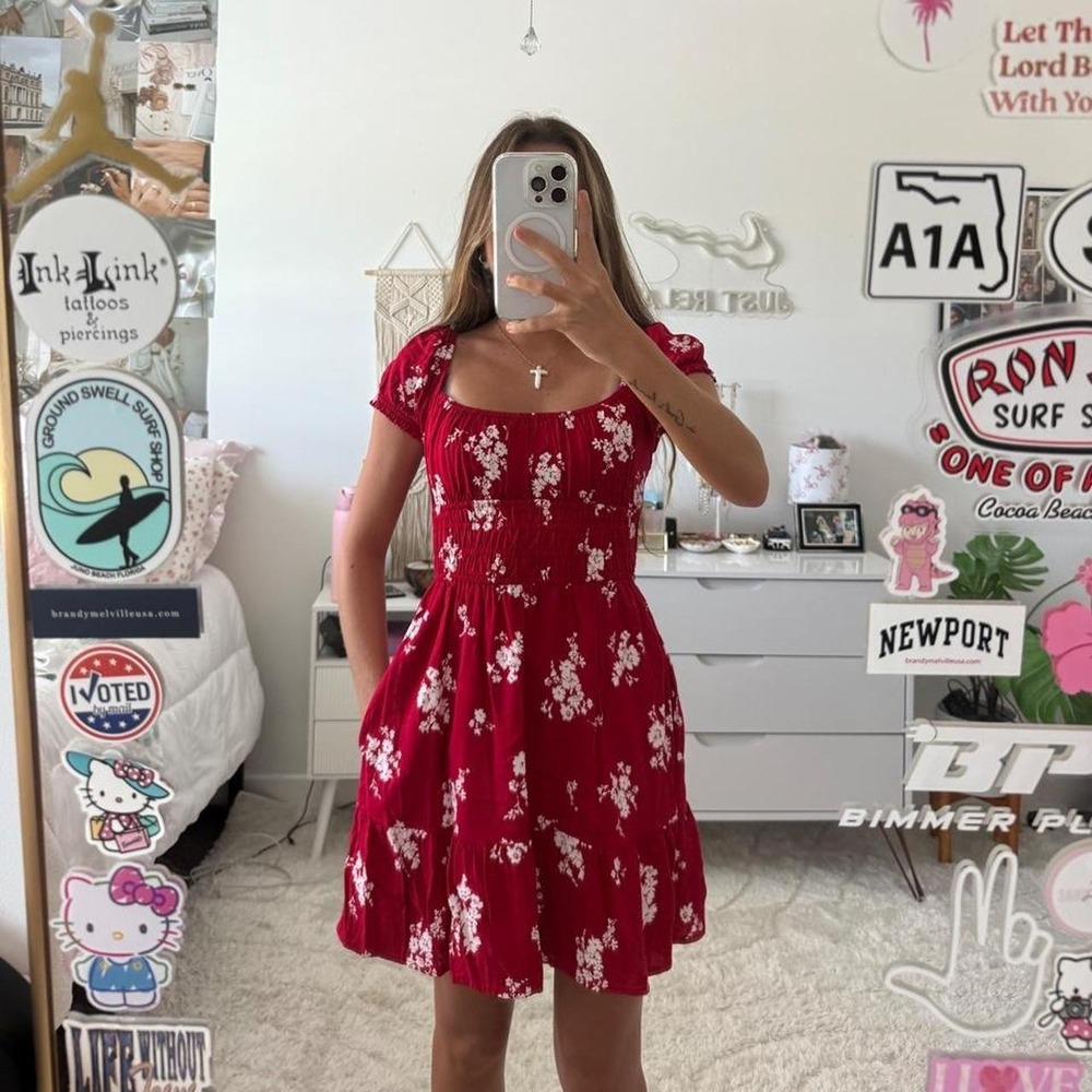 Hollister red and white floral‎ mini dress with pockets